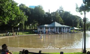 Boston Common - Frog_Pond - by Beyond My Ken - Wikimedia